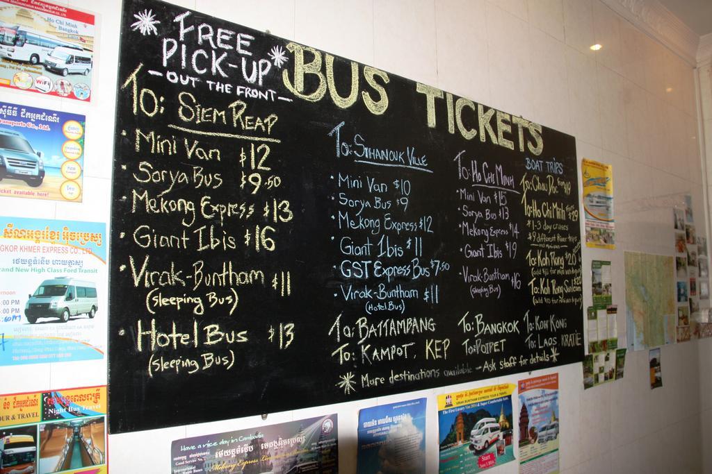 Riverside Backpackers Phnom-Penh Buitenkant foto