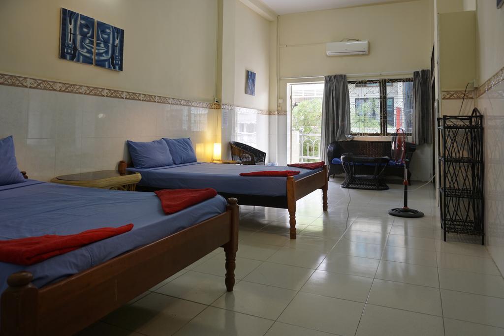 Riverside Backpackers Phnom-Penh Kamer foto