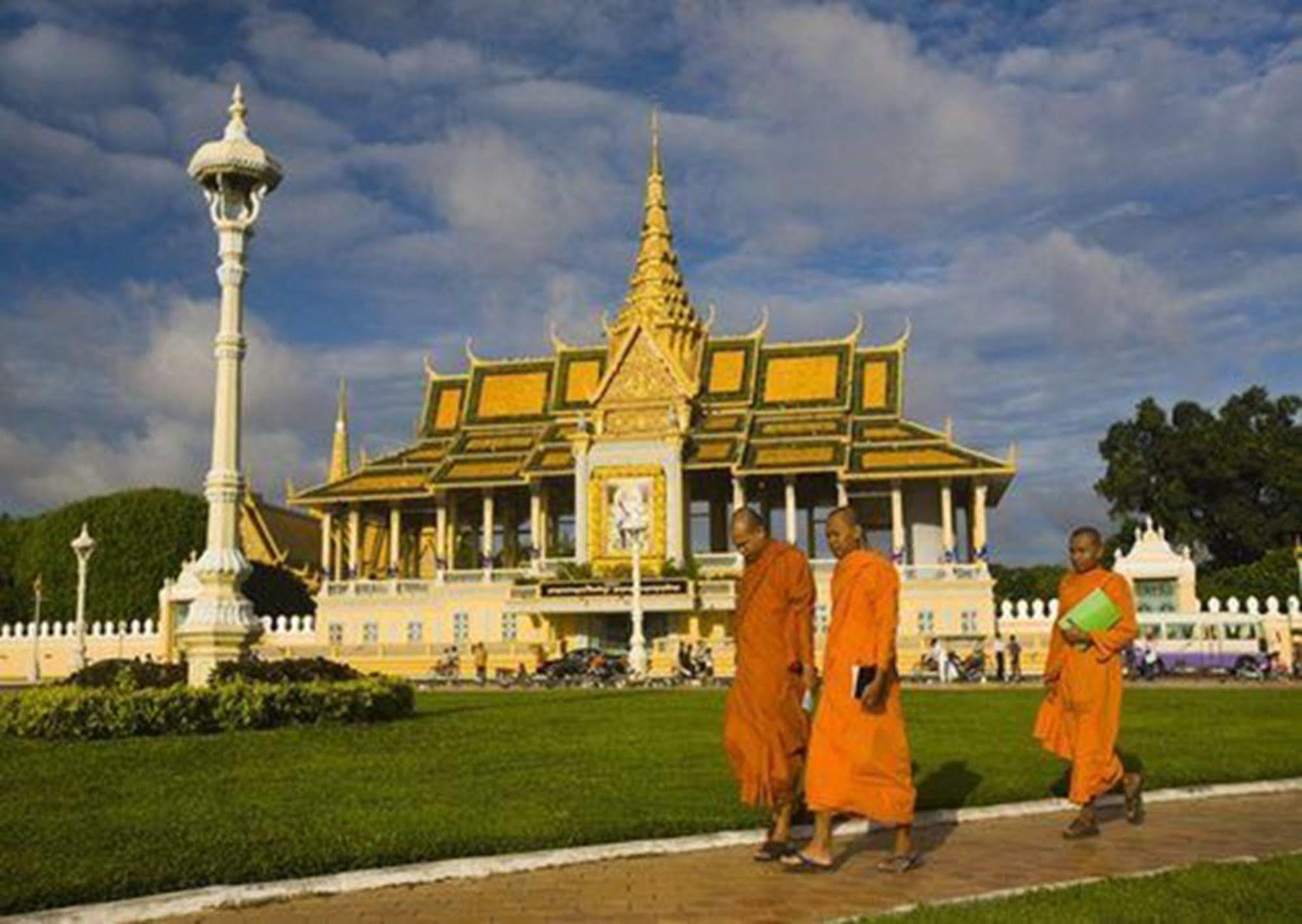 Riverside Backpackers Phnom-Penh Buitenkant foto