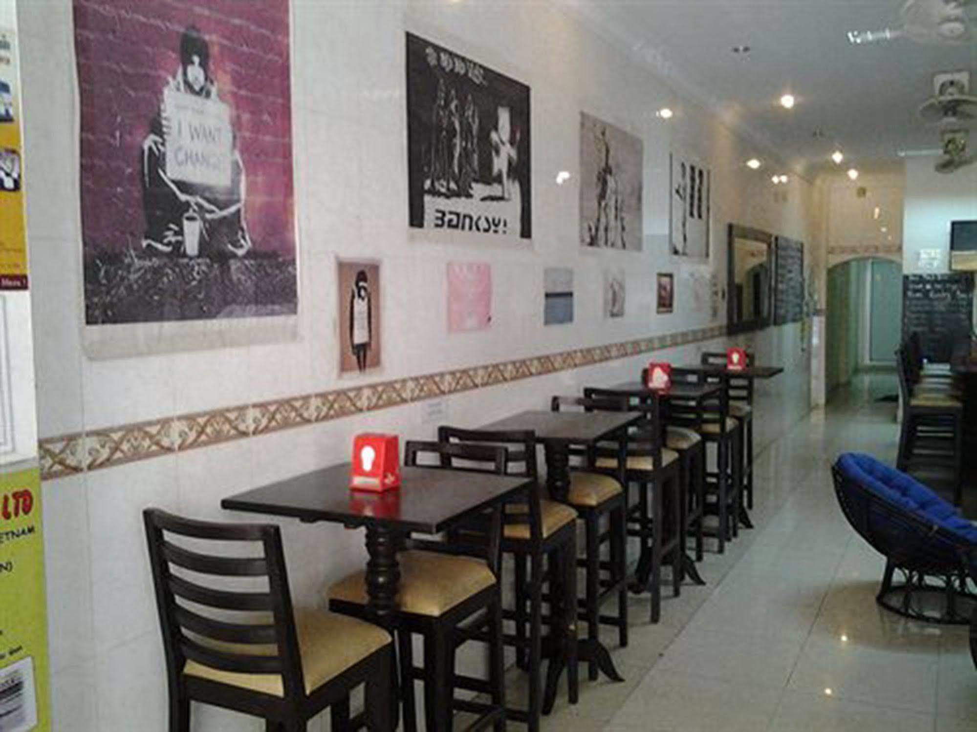 Riverside Backpackers Phnom-Penh Buitenkant foto