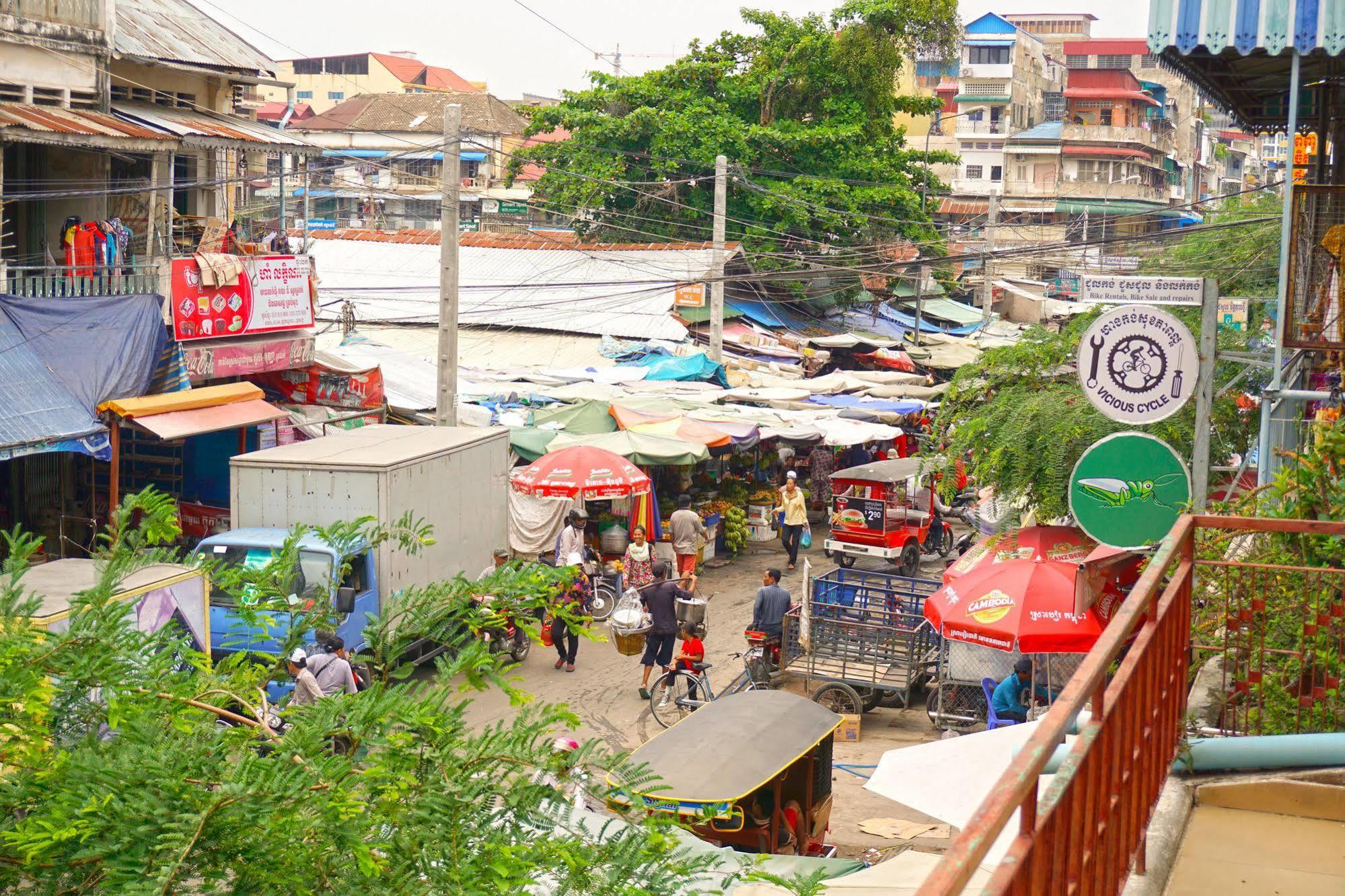 Riverside Backpackers Phnom-Penh Buitenkant foto